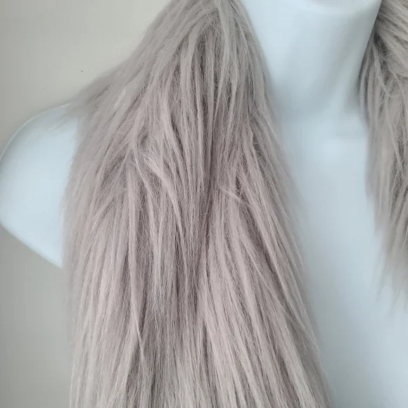 Kut From The Kloth Vest Wool Blend Faux Fur Sz Medium Warm Whimsy Fairycore Goth - Picture 12 of 15
